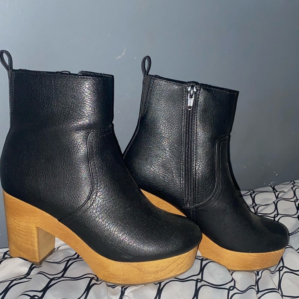 Universal threads jenna platform boots